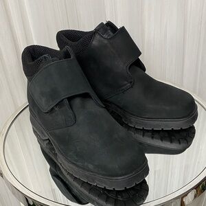 Made in Canada 🇨🇦 Black Velcro Aqua Suede Leather Ankle Boots Toe Warmer 8.5